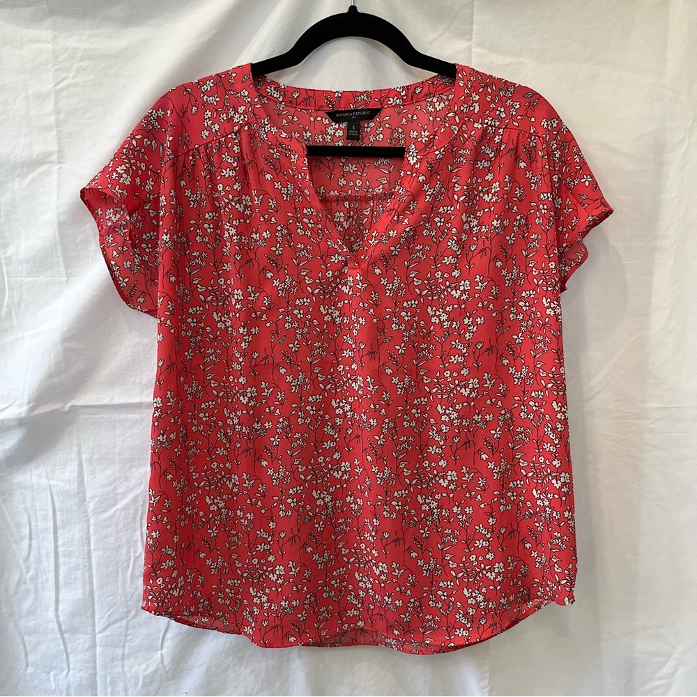 Banana Republic Size Small Pink Floral Top